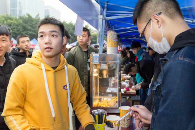 越專業(yè)越出色|四川新華電腦學院雙十一校內展賣會活力全開