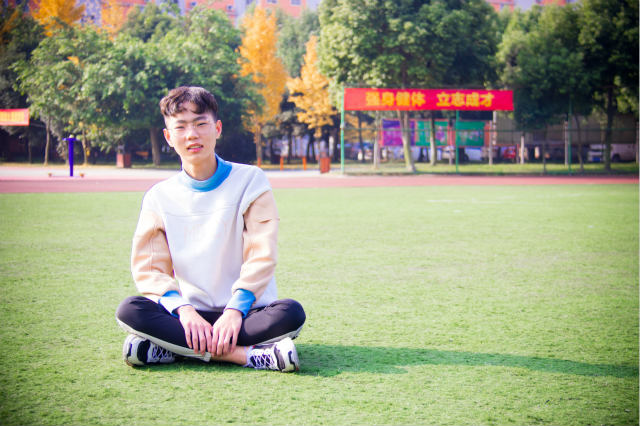 一見鐘情的電競見之不忘，思之如狂