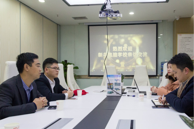 四川新華走進(jìn)企業(yè) 畢業(yè)生暖心慰問(wèn)回訪