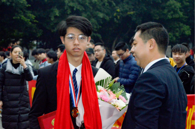 “新華·瀾庭集杯”互聯(lián)網(wǎng)職業(yè)技能大賽，四川新華斬獲多項(xiàng)殊榮載譽(yù)歸來(lái)！