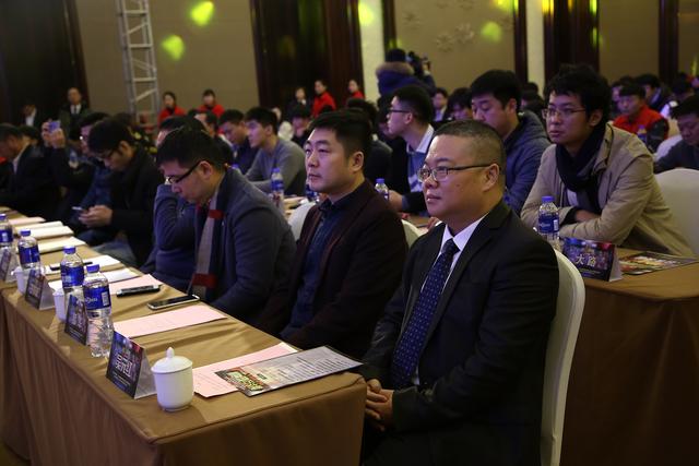 “新華互聯(lián)網(wǎng)杯”XCG英雄聯(lián)盟爭(zhēng)霸賽全國(guó)總決賽頒獎(jiǎng)典禮榮耀啟幕