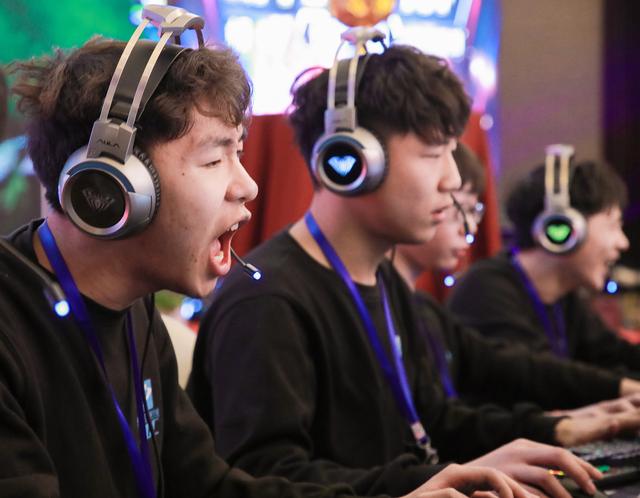 “新華互聯(lián)網(wǎng)杯”XCG英雄聯(lián)盟爭霸賽全國總決賽見證榮耀誕生！