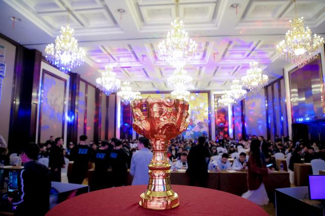 “新華互聯(lián)網(wǎng)杯”XCG英雄聯(lián)盟爭霸賽全國總決賽見證榮耀誕生！