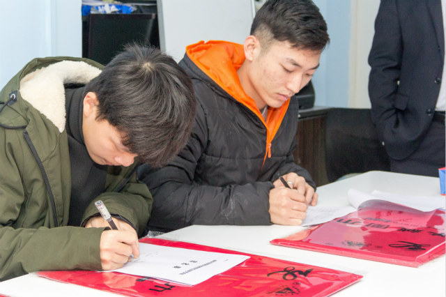 當你還在猶豫選擇時，他們在新華已經(jīng)實現(xiàn)了逆襲