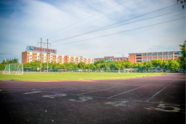 打工返鄉(xiāng)學什么技術好？去新華學電腦怎么樣？工資高嗎？