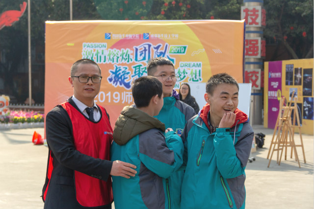 歡天喜地迎新年，四川新華師生歡樂鬧新春