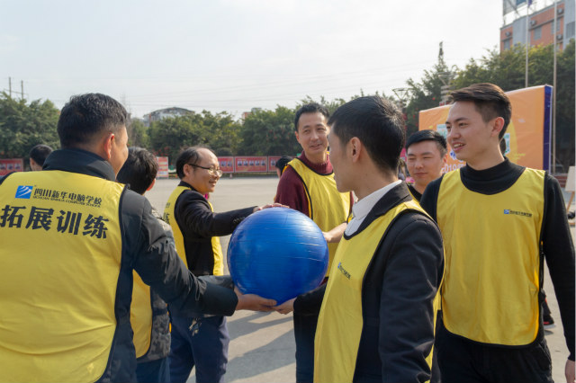 歡天喜地迎新年，四川新華師生歡樂鬧新春
