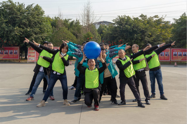 歡天喜地迎新年，四川新華師生歡樂鬧新春