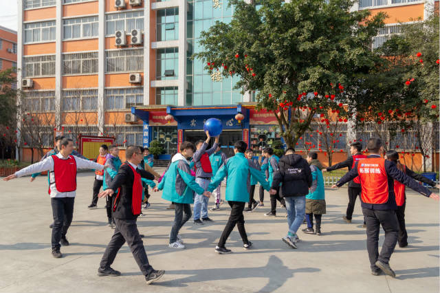 歡天喜地迎新年，四川新華師生歡樂鬧新春