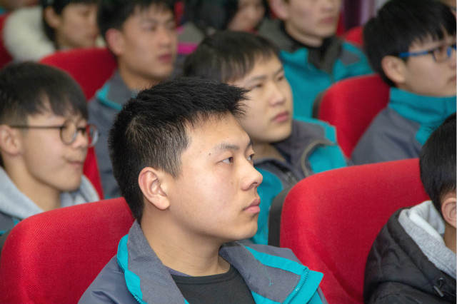 新生的第一課，四川新華2019級新生座談會！