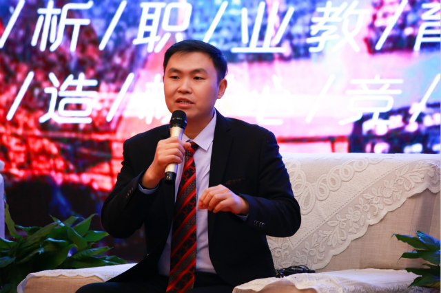 畢業(yè)即就業(yè)！AI時(shí)代的互聯(lián)網(wǎng)職業(yè)教育