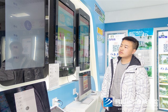 看臉時代的零零后，如何擺脫枷鎖、負重前行