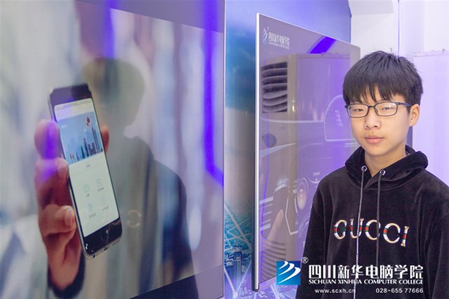 看臉時代的零零后，如何擺脫枷鎖、負重前行