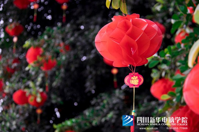 看臉時代的零零后，如何擺脫枷鎖、負重前行