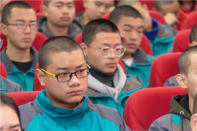 陽春三月，好事不斷！校校簽約再上新臺階、大數(shù)據(jù)智能學(xué)院正式揭牌！