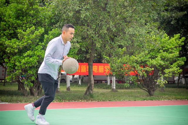 高中輟學，看“職場小白”如何“技能在手，天下可走”