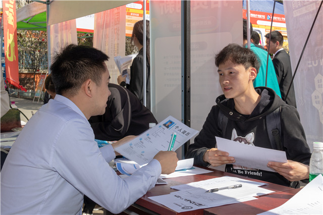 2019四川新華春季畢業(yè)生供不應求，逆襲史上最難就業(yè)季節(jié)