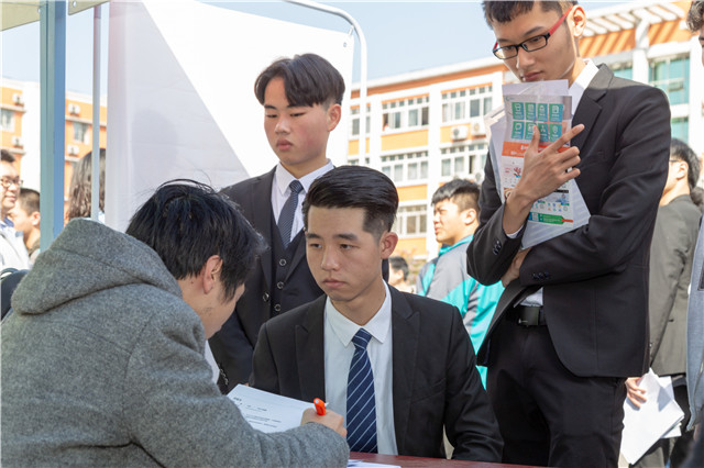 2019四川新華春季畢業(yè)生供不應求，逆襲史上最難就業(yè)季節(jié)