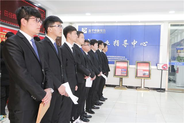 產(chǎn)教融合·創(chuàng)智共贏：入學(xué)即就業(yè)