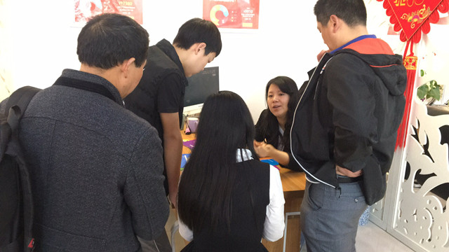 春風(fēng)十里，不如踏青來新華報(bào)名的你！