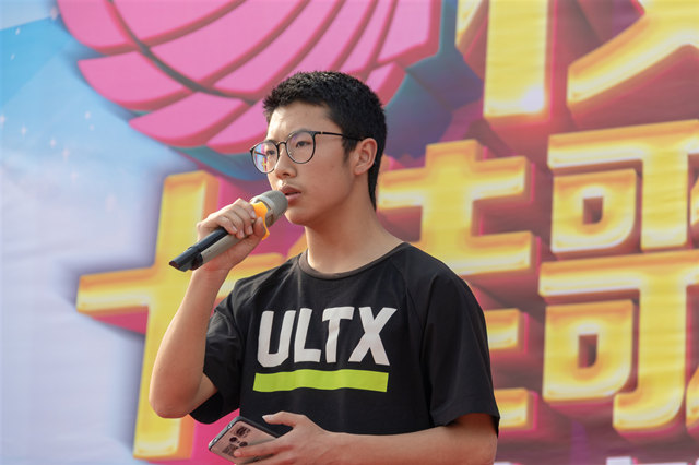 四川新華校園十佳歌手大賽拉開(kāi)帷幕