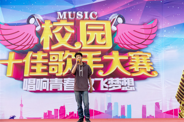 四川新華校園十佳歌手大賽拉開(kāi)帷幕