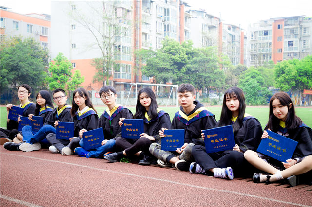 最美畢業(yè)季|此去繁花似錦，歸來仍是少年！