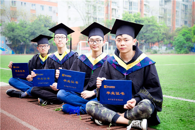 最美畢業(yè)季|此去繁花似錦，歸來仍是少年！