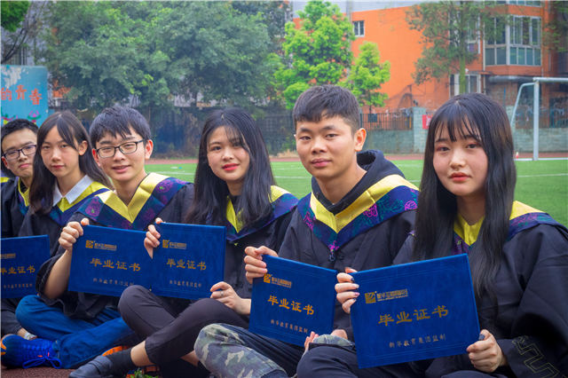 最美畢業(yè)季|此去繁花似錦，歸來仍是少年！