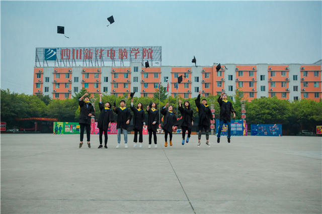 最美畢業(yè)季|此去繁花似錦，歸來仍是少年！