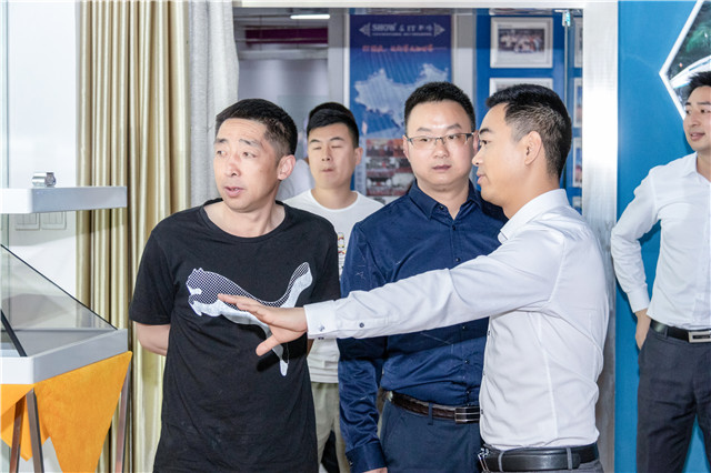 堅(jiān)定信念跟黨走  脫貧致富奔小康