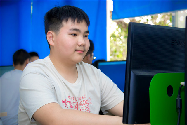 白宇翔|初中輟學，沒有技術(shù)怎么辦？選對專業(yè)很重要！