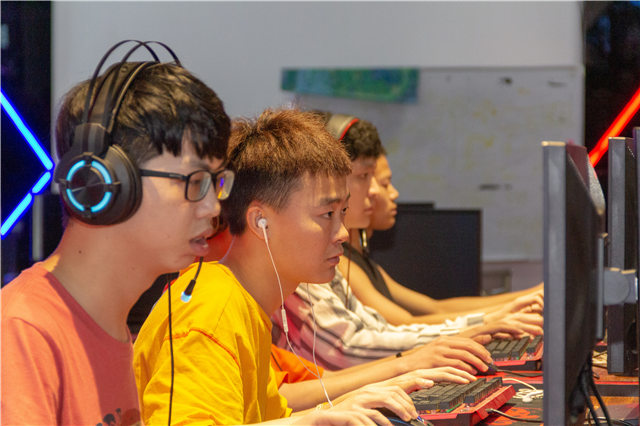 EEST《英雄聯(lián)盟》全國競技大賽成都站，冠軍花落誰家？