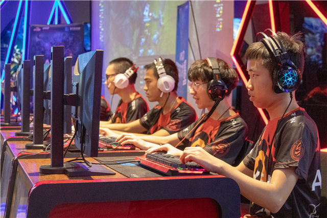 EEST《英雄聯(lián)盟》全國競技大賽成都站，冠軍花落誰家？