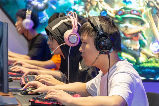 EEST《英雄聯(lián)盟》全國競技大賽成都站，冠軍花落誰家？