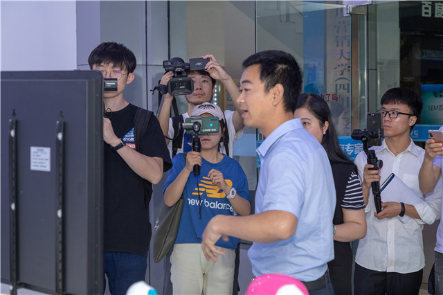 百家媒體進(jìn)校園，讓你看到一個不一樣的四川新華！