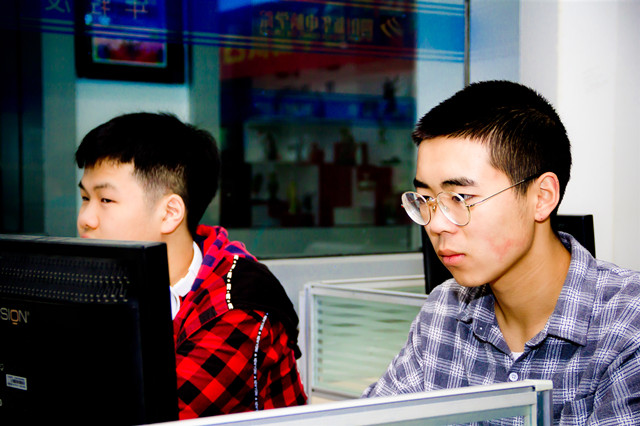 走出陰霾，相信不遠處就有勝利的曙光