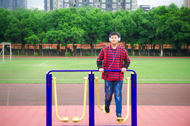 感謝家人的支持，讓我在新華的天空下以夢為馬