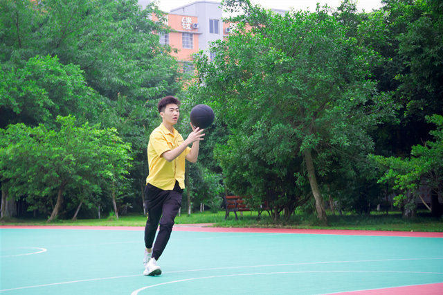 讀萬卷書不如行萬里路，行萬里路不如名師指路