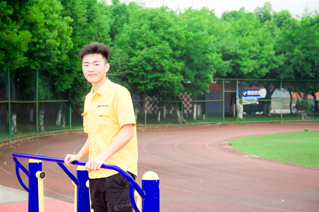 讀萬卷書不如行萬里路，行萬里路不如名師指路