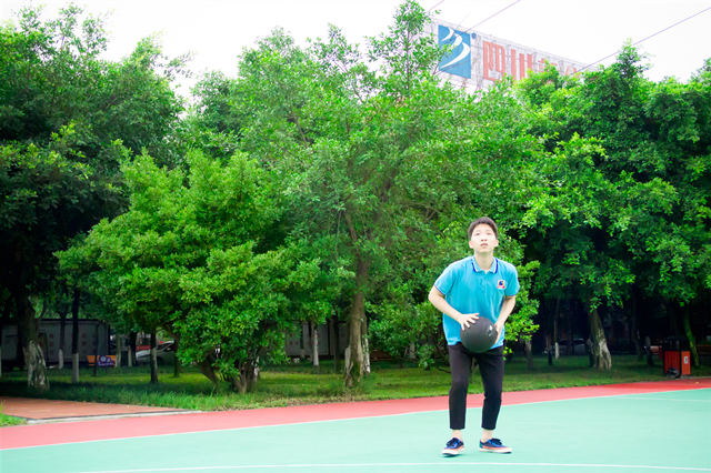 高中畢業(yè)學(xué)什么有前途？做互聯(lián)網(wǎng)時(shí)代的白領(lǐng)！