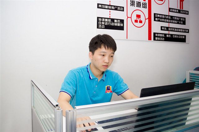 高中畢業(yè)學(xué)什么有前途？做互聯(lián)網(wǎng)時(shí)代的白領(lǐng)！