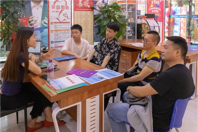 四川新華秋招火爆進(jìn)行中，每個(gè)孩子的夢(mèng)想都值得被善待