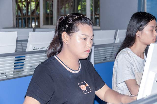 在校學(xué)習(xí)不到一年，半年收入6W+,她們是如何做到的？