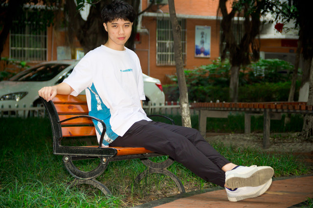 選擇一所好學(xué)校，選擇一個(gè)好未來(lái)！