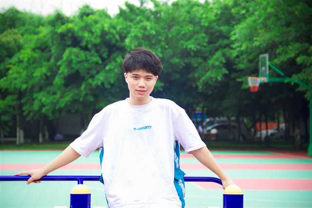 選擇一所好學(xué)校，選擇一個(gè)好未來(lái)！