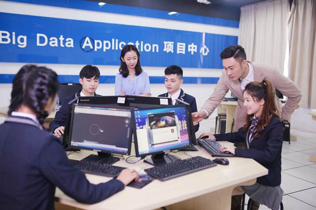 帶你走出傳統(tǒng)課堂的新華云課堂，你需要了解一下！