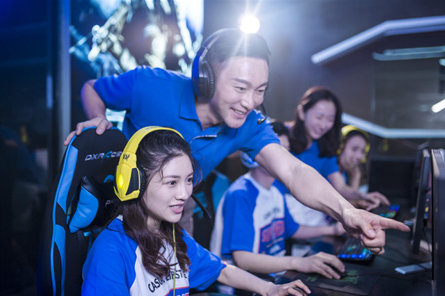 【電競(jìng)少年·C位出道】：新華行走中的冠軍