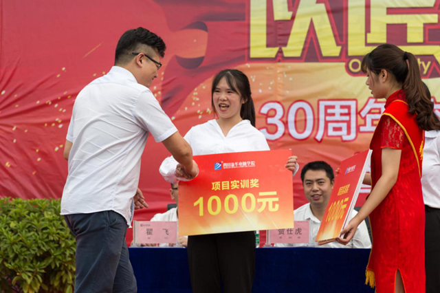 為什么學(xué)互聯(lián)網(wǎng)新技術(shù)，要來新華？