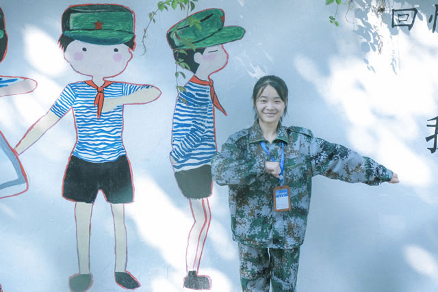 【讓蝴蝶飛過滄?！坑鲆娦氯A，遇見十里桃花